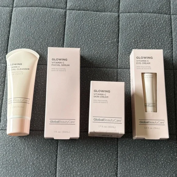 NWT Glowing Vitamin C Skincare Kit! - Picture 1 of 4